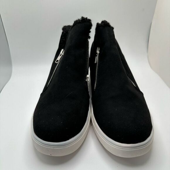 CUSHIONAIRE Women's Hidden Wedge Faux Shearling Sneaker 10 BLACK - Picture 2 of 7